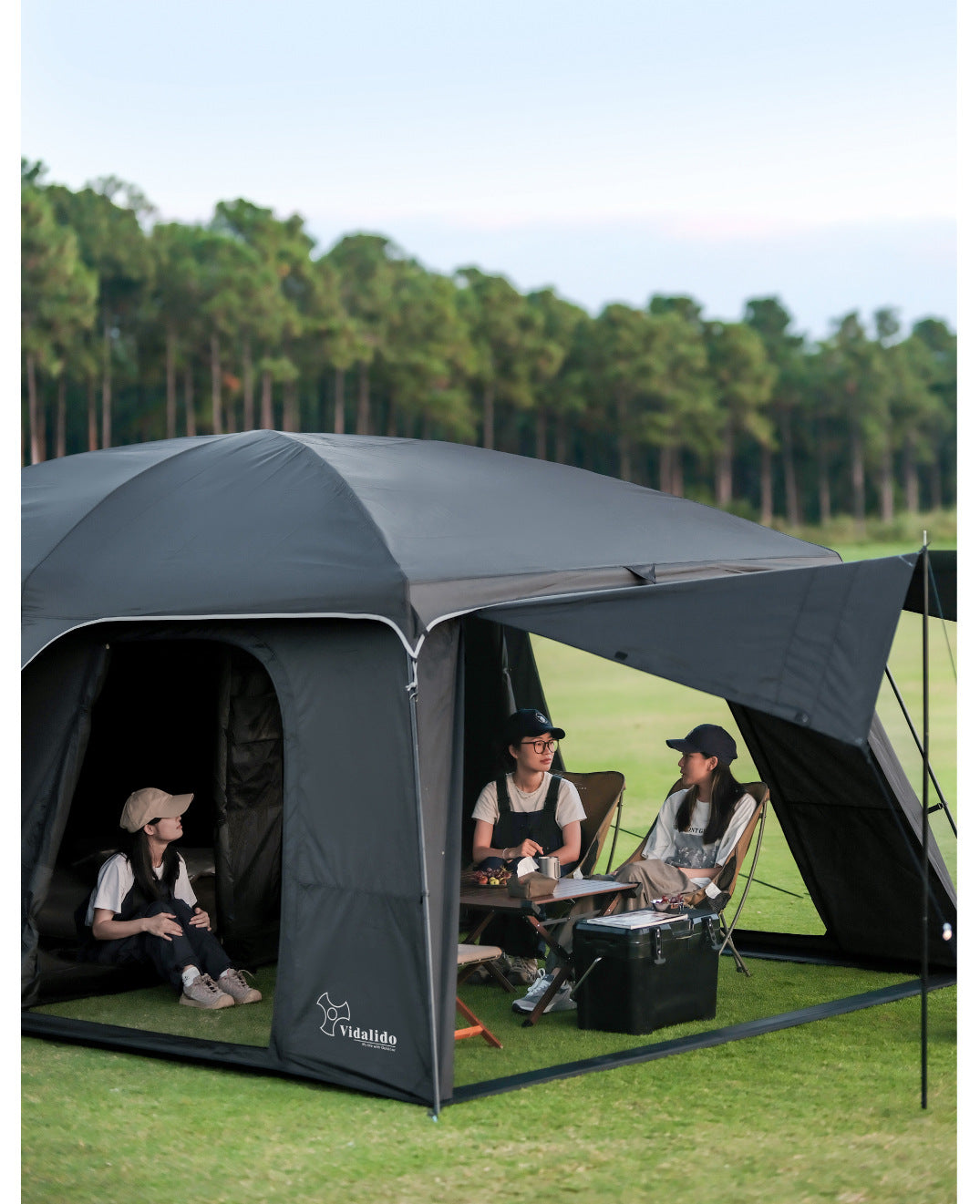 Vidalido POON SAAN PRO 8-10 Person Banshan Villa XL Cabin Black Camping Tent 15m² Interior Space 2 Bedroom Waterproof Titanium Silver Coated